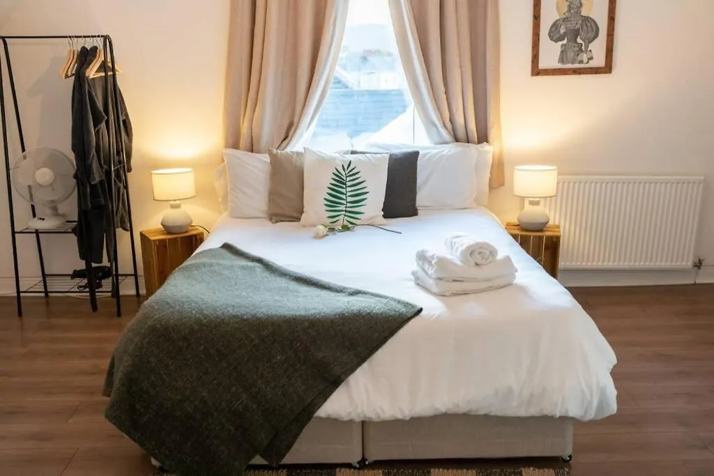 Phenix Central - Huge 3 Bed, Super Equipped Apartment. Cardiff