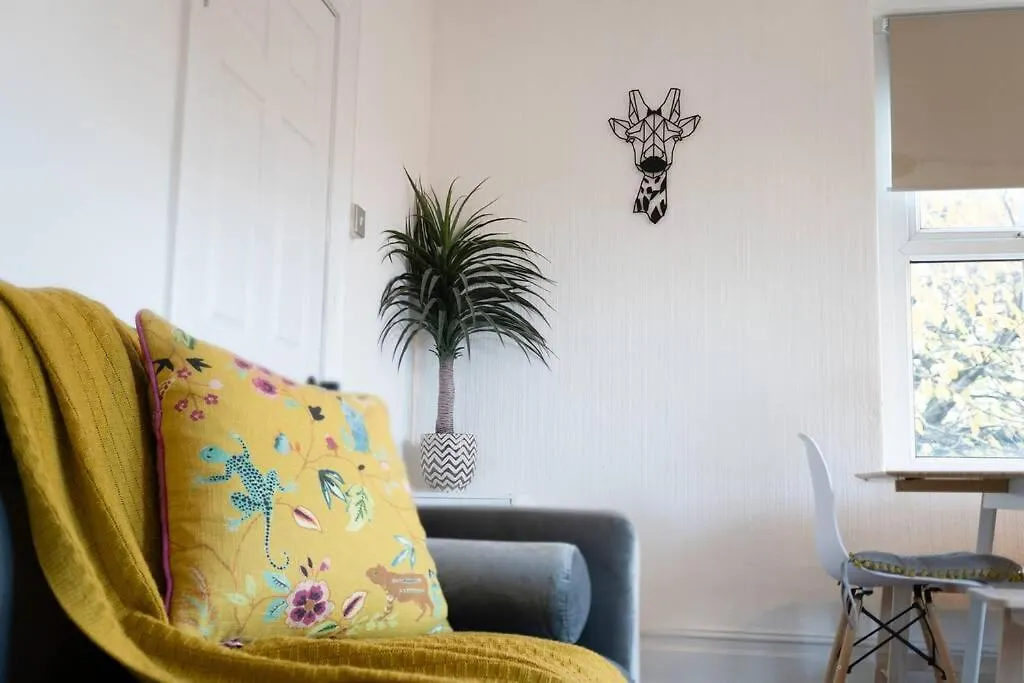 Phenix Central - Huge 3 Bed, Super Equipped Apartment. Cardiff 0*,