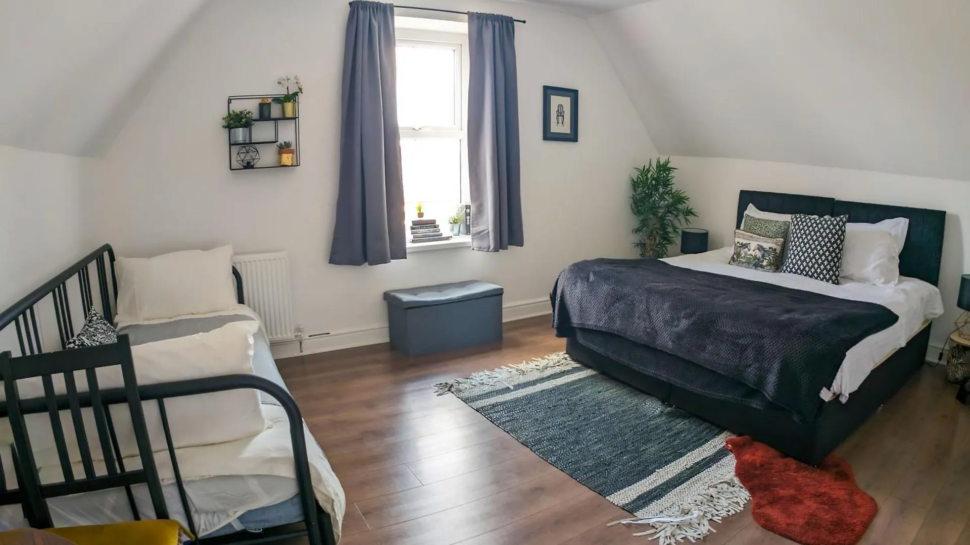Phenix Central - Huge 3 Bed, Super Equipped Apartment. Cardiff